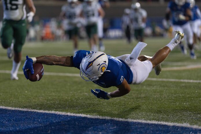 Elijah Cooks (4) reaches over the goal line during the fourth quarter against the Portland State Vikings.