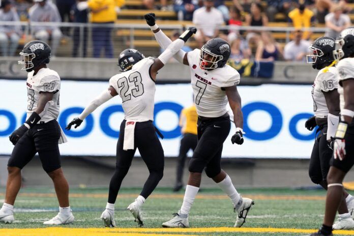 Adam Plant Jr. (7) celebrates with defensive back Jerrae Williams (23) after recording a sack.