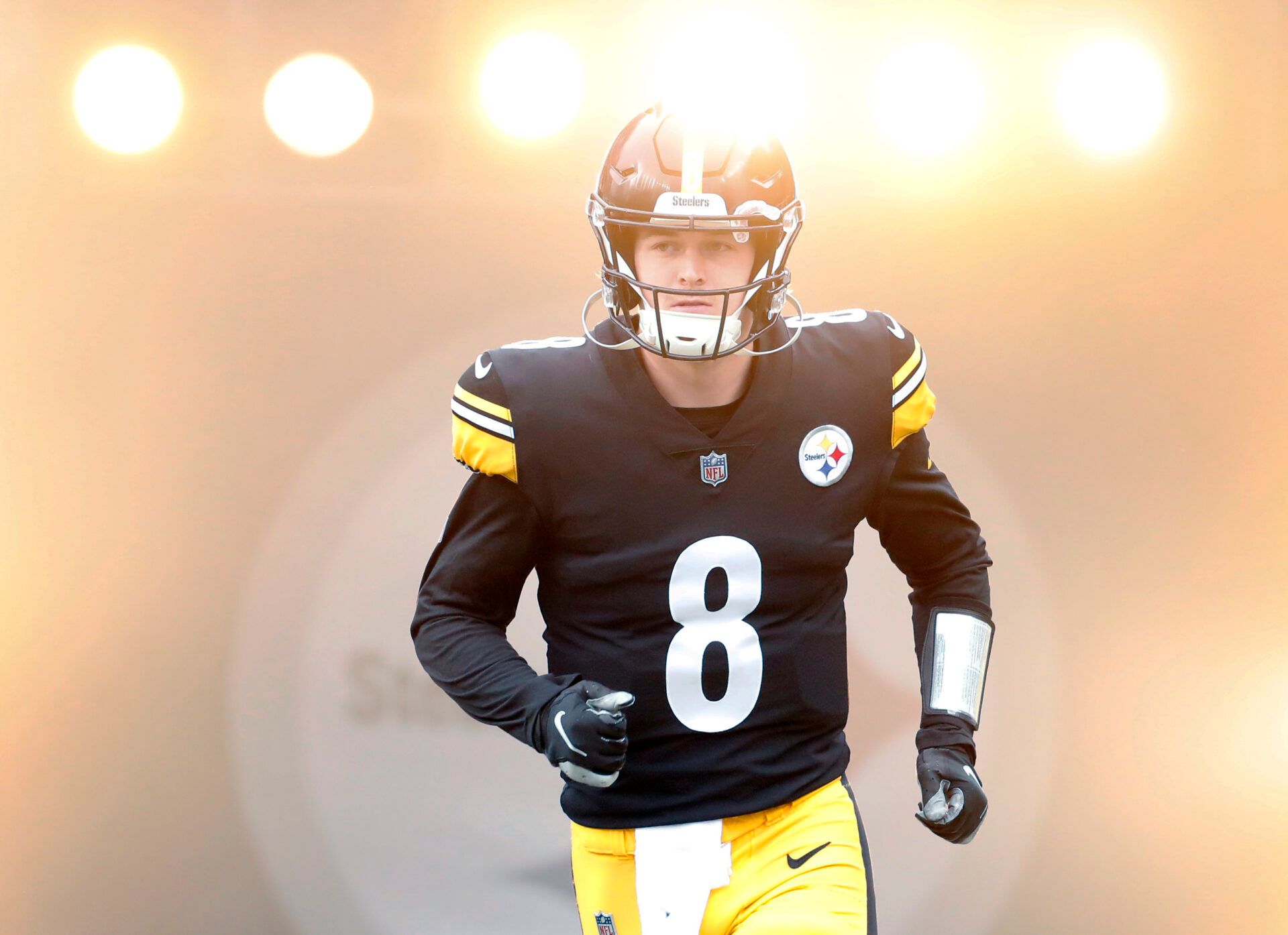 Kenny Pickett (8) runs onto the field to play the Baltimore Ravens.