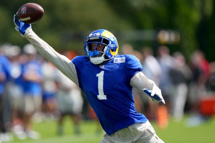 Allen Robinson II (1) stretches for a pass during a joint practice with the Cincinnati Bengals.