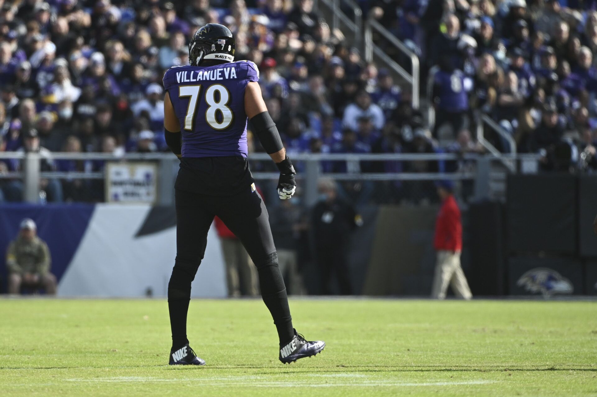 Alejandro Villanueva (78) stands on the field during the game against the Minnesota Vikings.