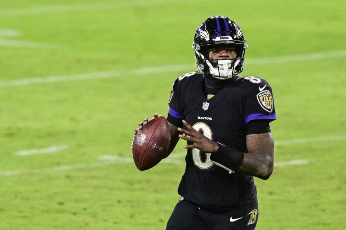 Lamar Jackson (8) looks to pass during the fourth quarter against the Dallas Cowboys.