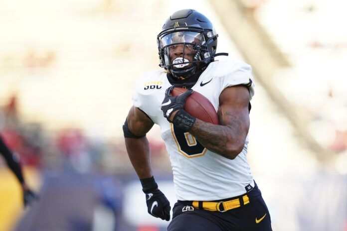 Camerun Peoples (6) runs the ball during the second quarter of the Sun Belt Conference Championship Game.