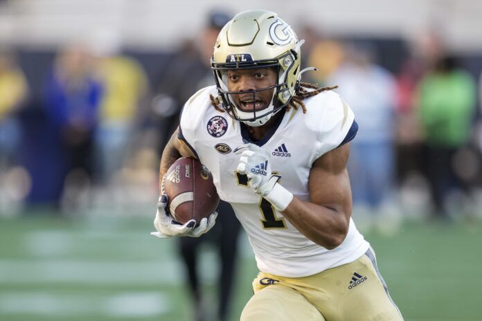 Georgia Tech Yellow Jacket Malachi Carter (7) runs after a catch during the Georgia Tech Spring Game.