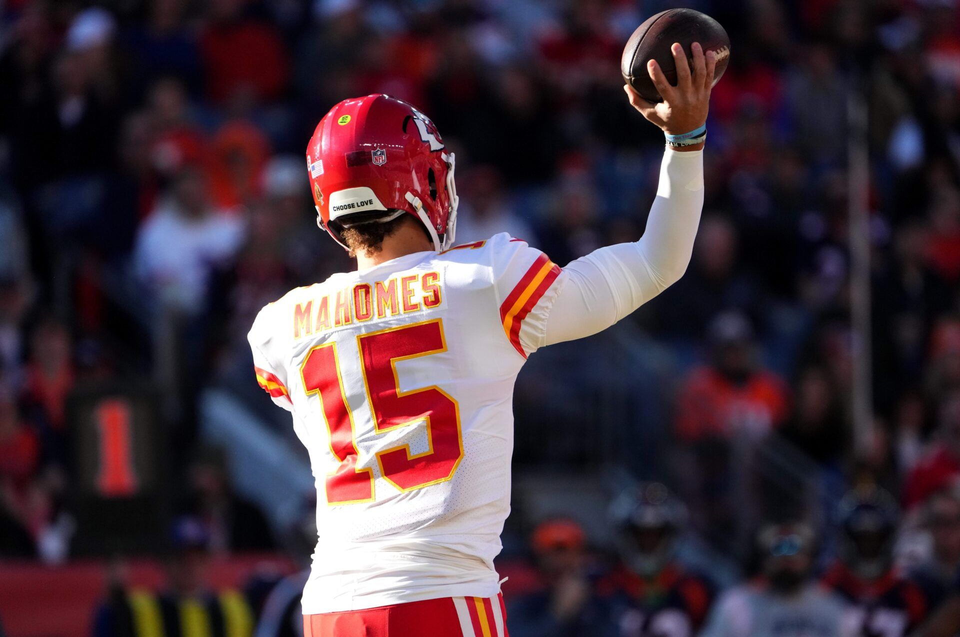 Patrick Mahomes passes the ball in the first quarter against the Denver Broncos.