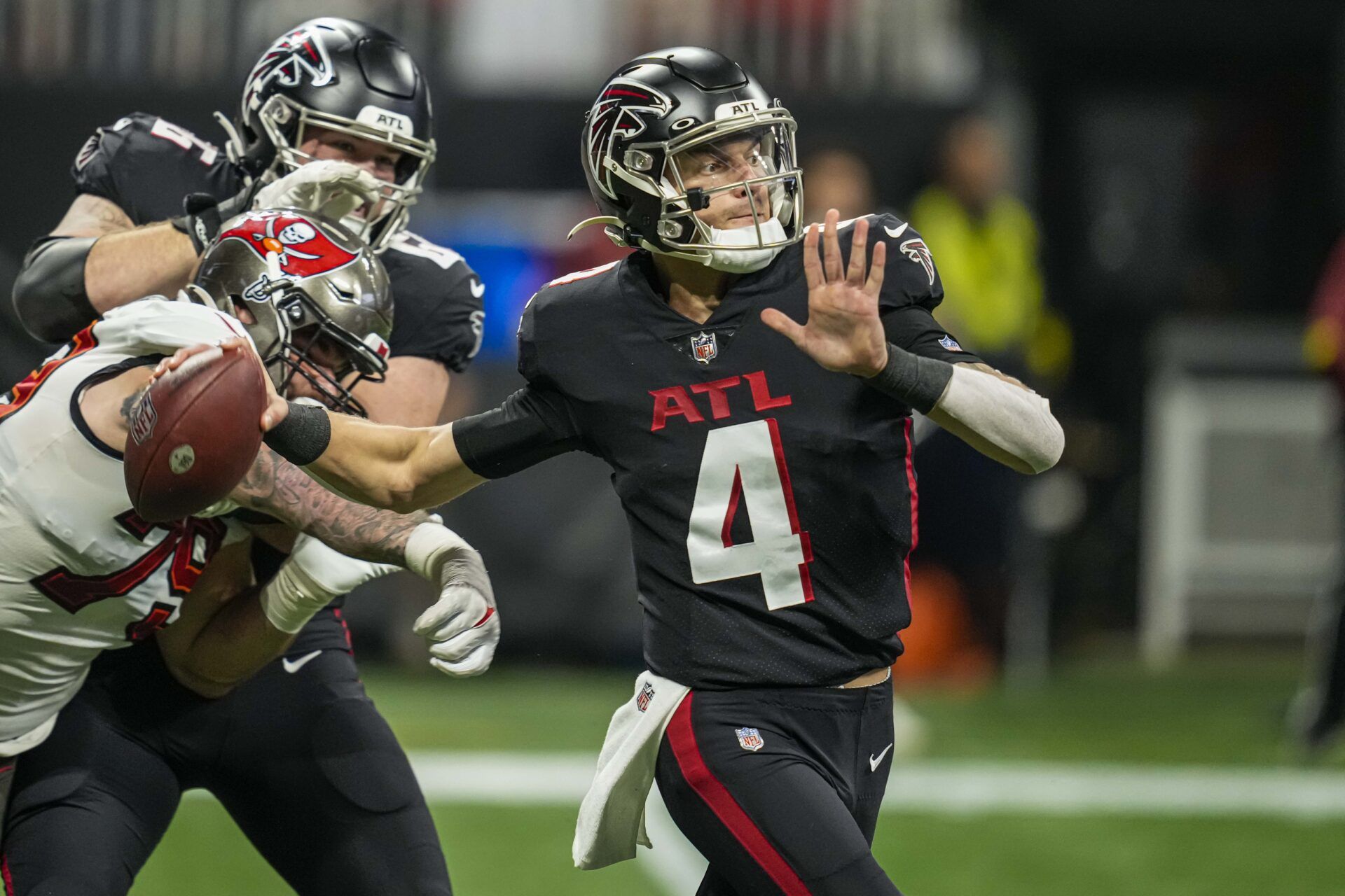 Atlanta Falcons QB Desmond Ridder (4) throws a pass against Tampa Bay.