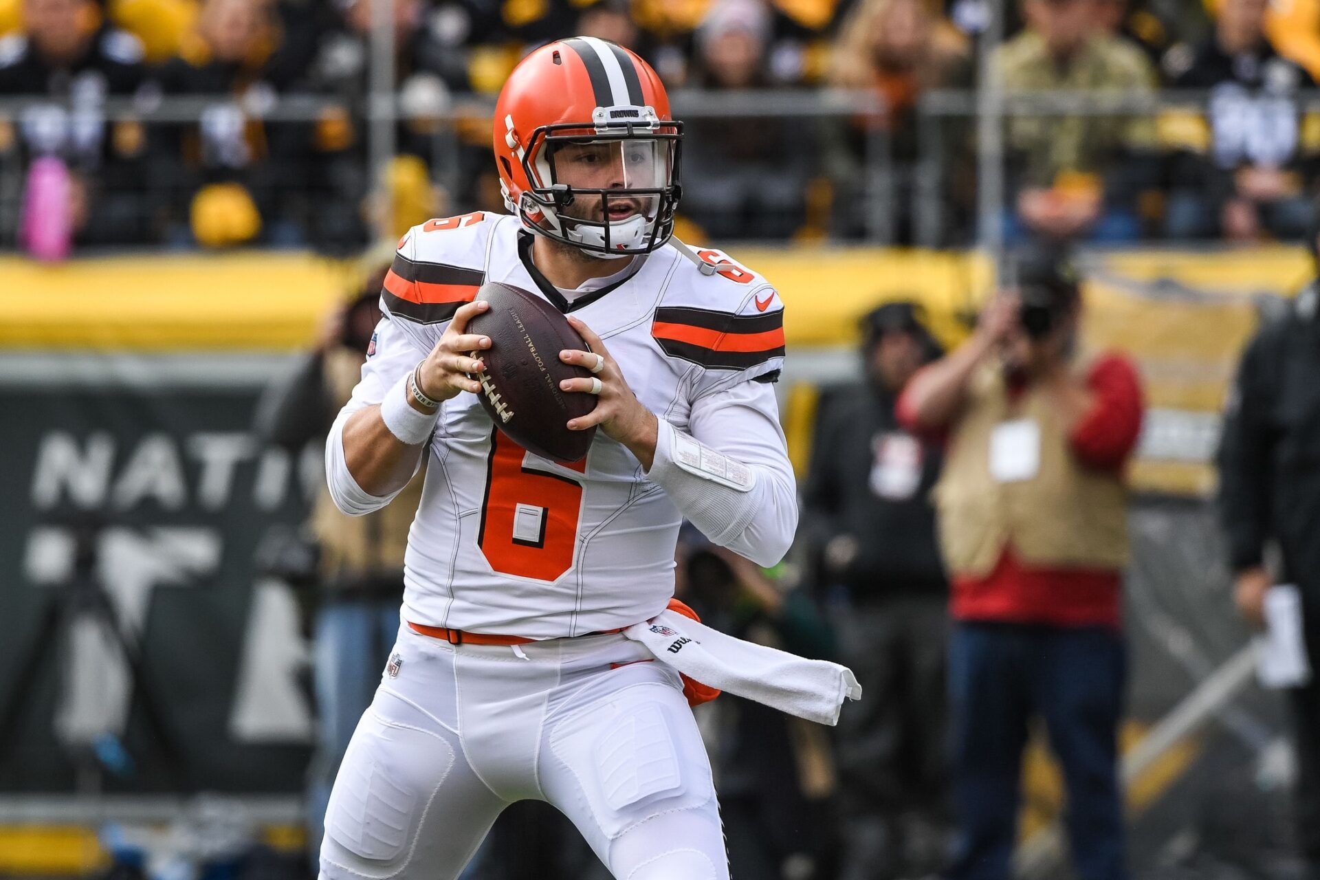 Baker Mayfield in action during the game between the Pittsburgh Steelers.