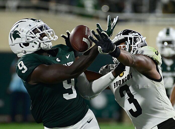 Western Michigan OLB Zaire Barnes (3) deflects a pass intended for Michigan State TE Daniel Barker (9).