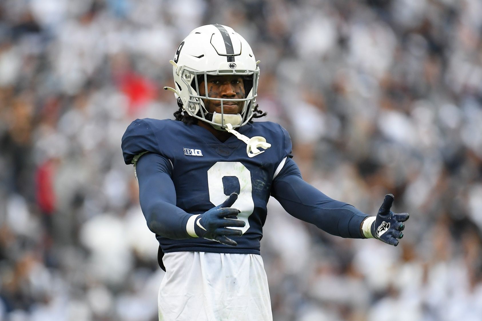 Joey Porter Jr. gestures to the crowd against the Illinois Fighting Illini.