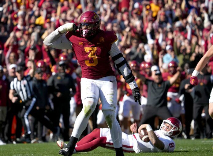 MJ Anderson reacts after sacking Oklahoma quarterback Dillon Gabriel.