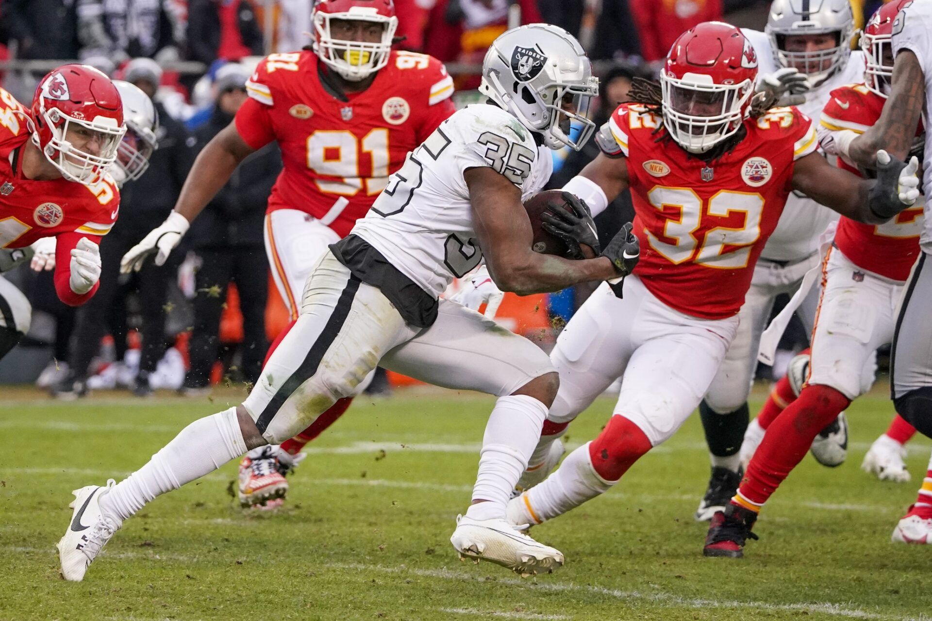 Las Vegas Raiders RB Zamir White (35) runs the ball against the Kansas City Chiefs.