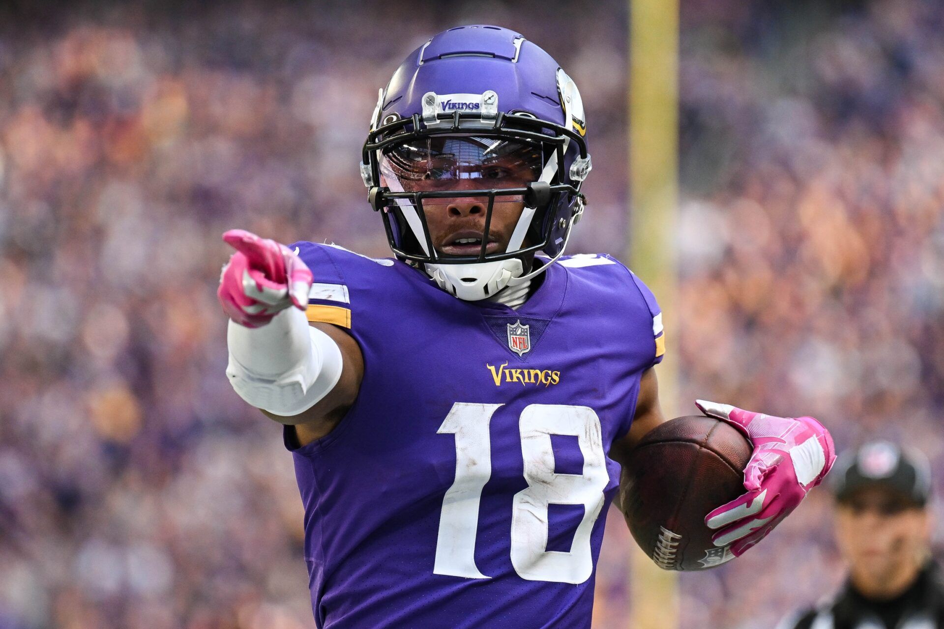 Justin Jefferson (18) in action against the Arizona Cardinals at U.S. Bank Stadium.