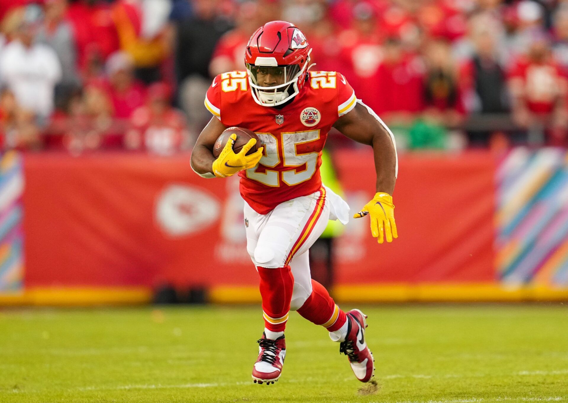 Clyde Edwards-Helaire (25) runs with the ball during the second half against the Buffalo Bills at GEHA Field at Arrowhead Stadium.