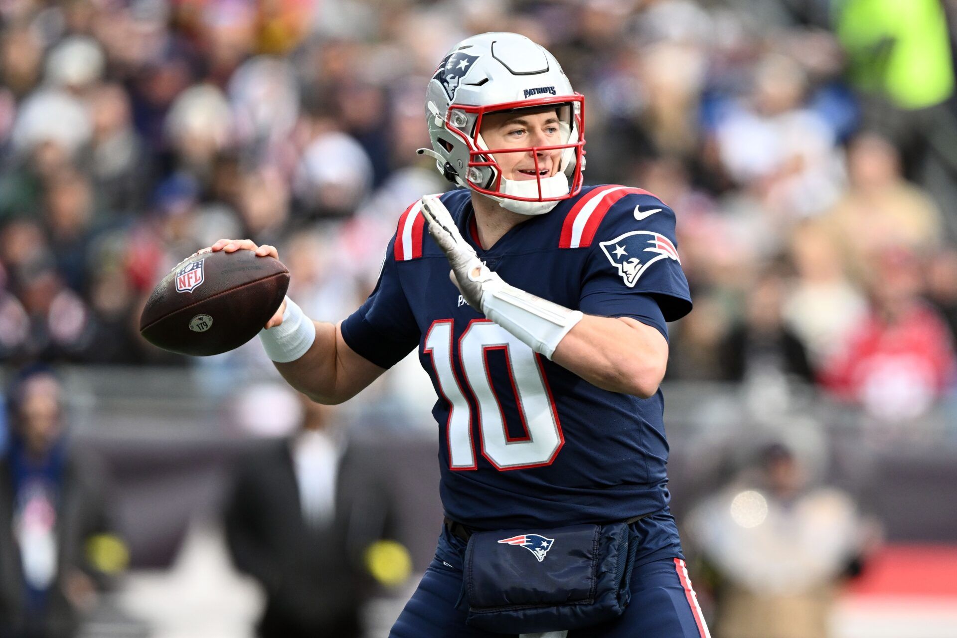 Mac Jones (10) throws the ball against the Miami Dolphins during the first half at Gillette Stadium.