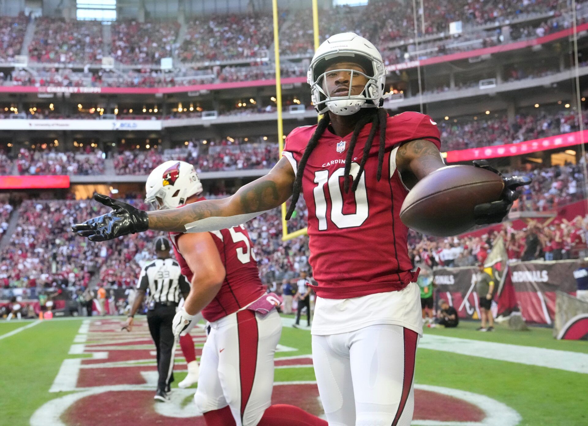 Arizona Cardinals wide receiver DeAndre Hopkins (10) celebrates after a catch.