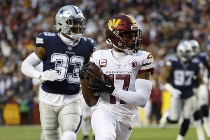 Washington Commanders WR Terry McLaurin (17) runs for a touchdown against the Dallas Cowboys.