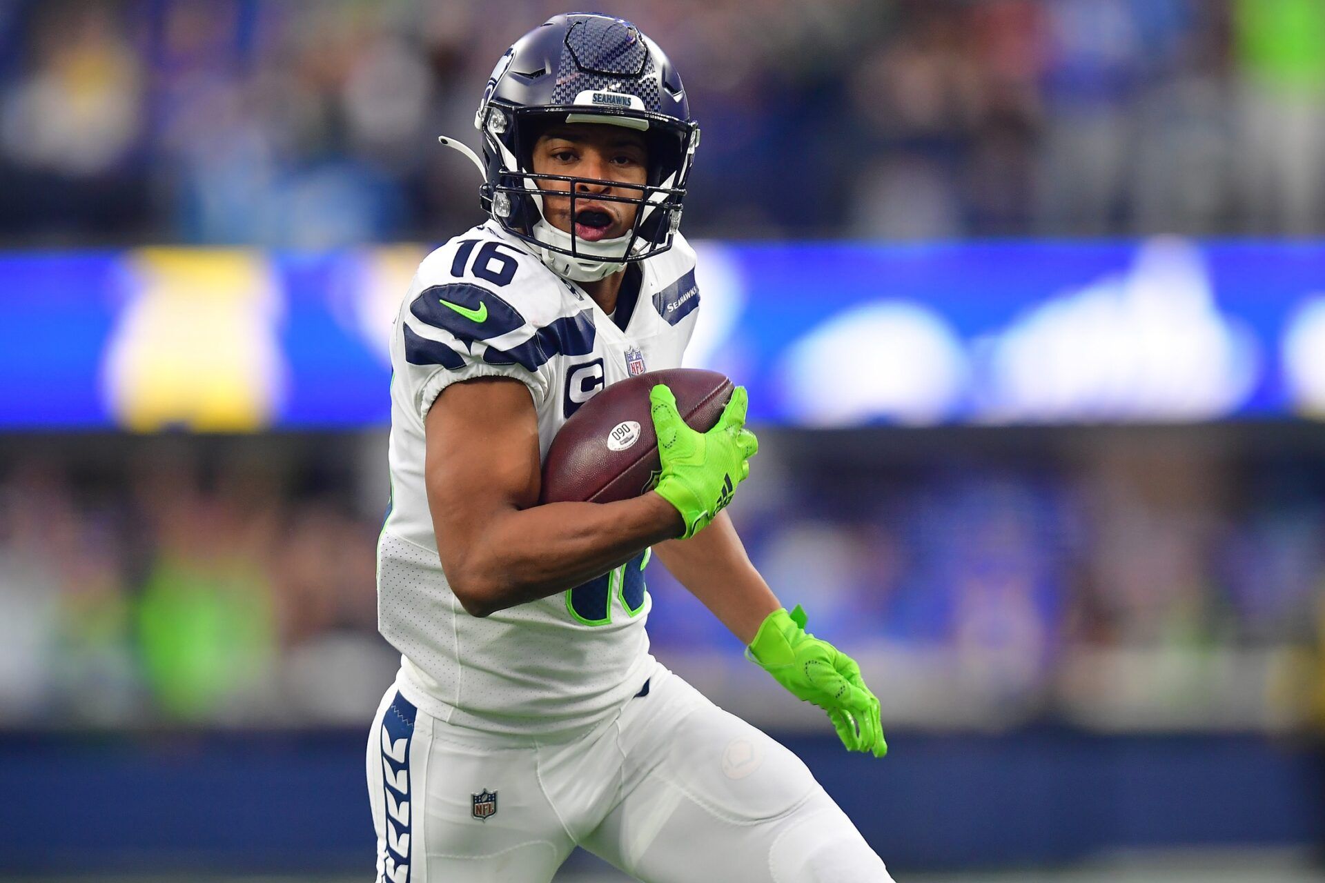 Tyler Lockett (16) runs the ball for a touchdown against the Los Angeles Rams during the first half at SoFi Stadium.