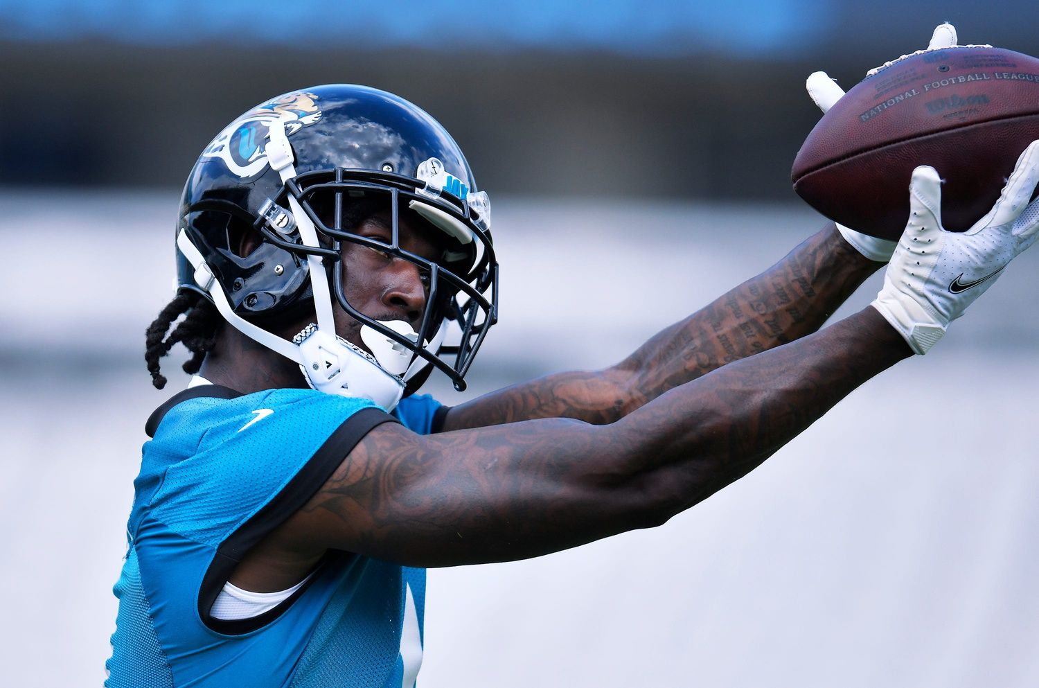 Calvin Ridley (0) pulls in a pass as he worked with teammates at Monday's preseason camp session.