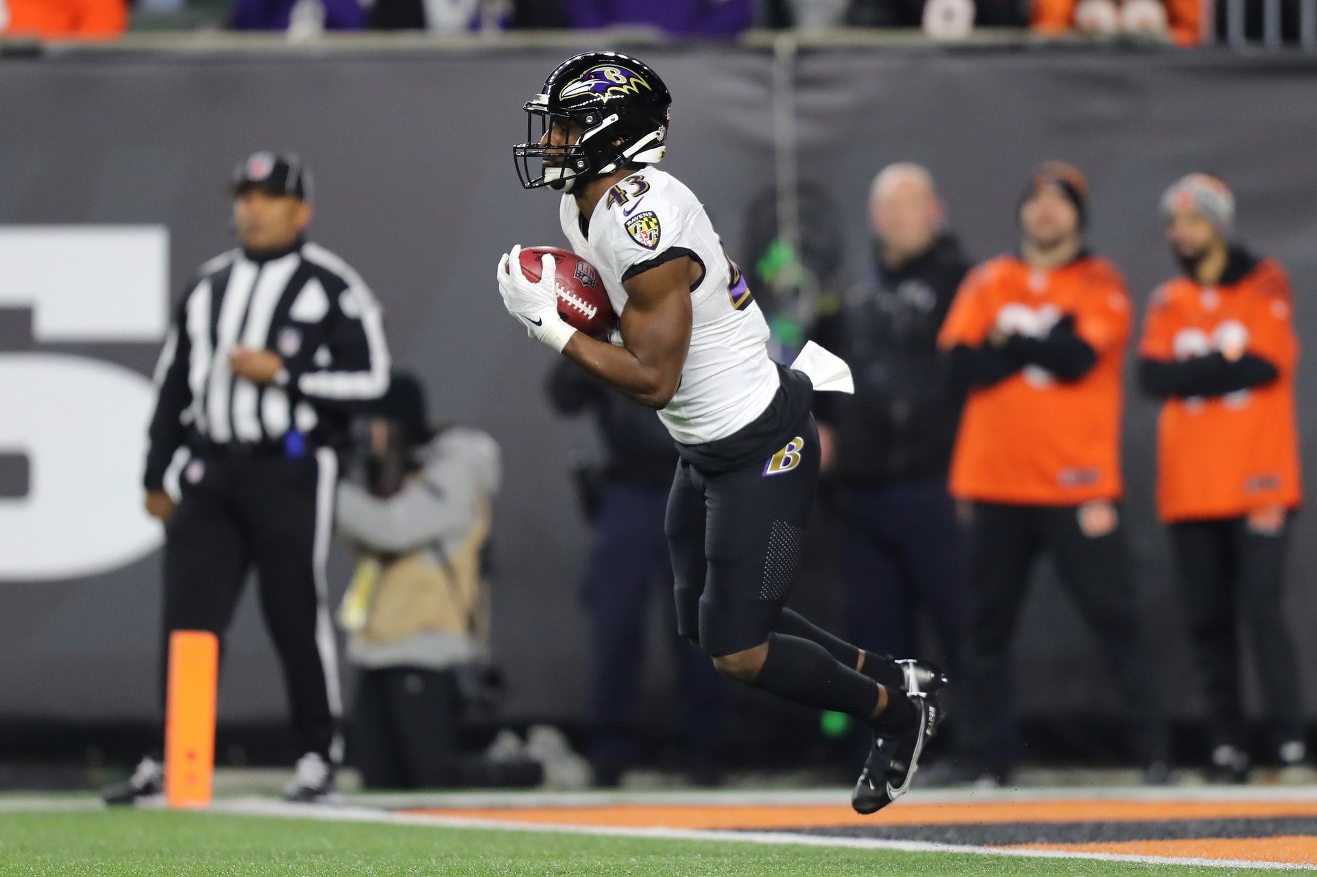 Baltimore Ravens RB Justice Hill (43) returns a kickoff against the Cincinnati Bengals.