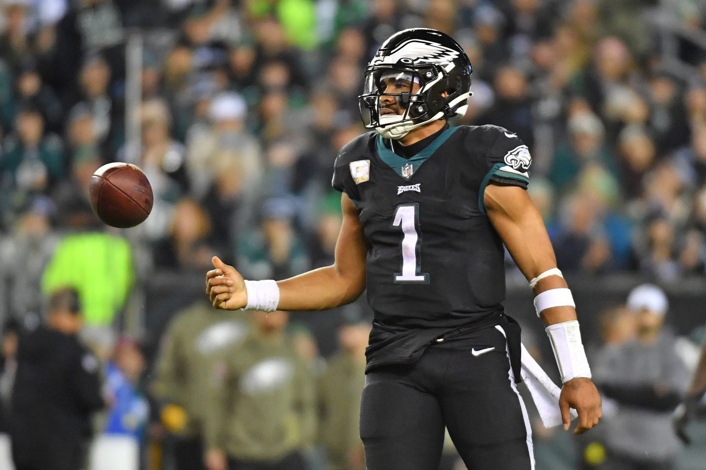 Jalen Hurts (1) against the Green Bay Packers at Lincoln Financial Field.