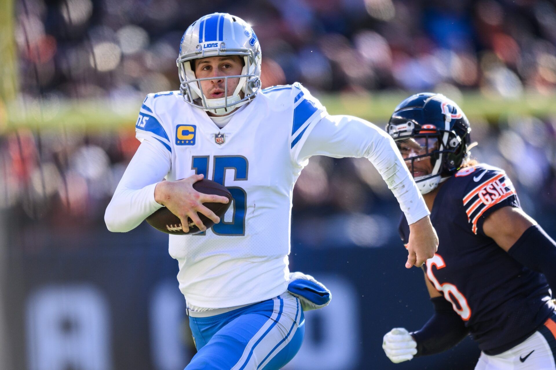 Detroit Lions QB Jared Goff (16) takes off running the ball against Chicago.