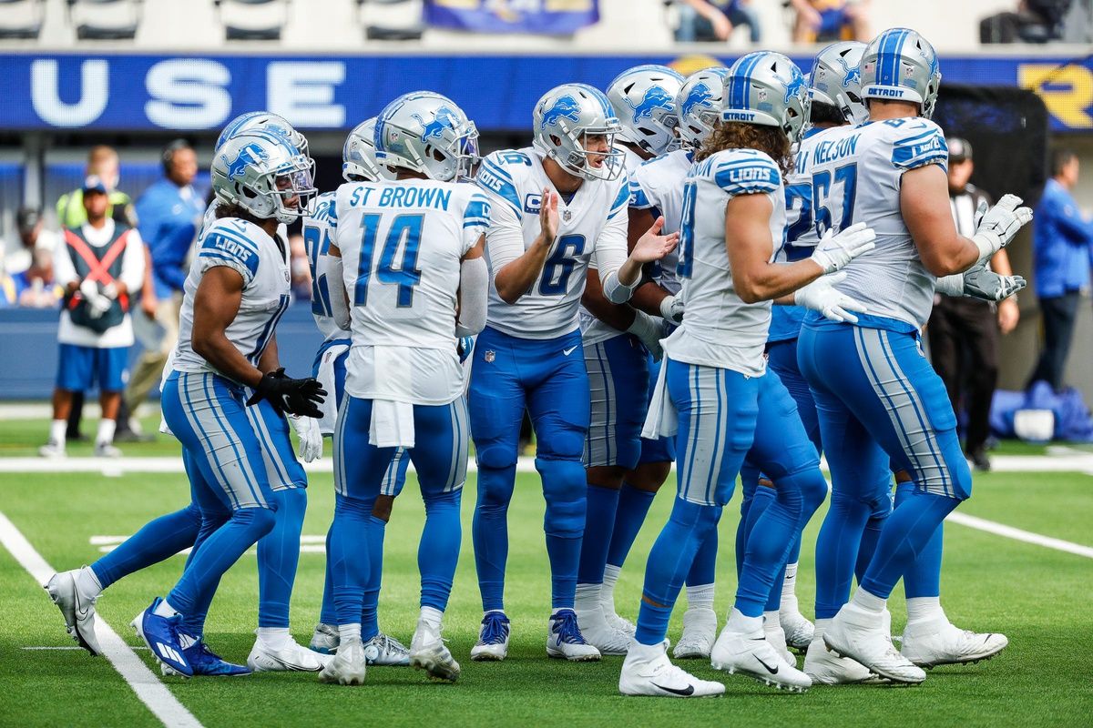 Detroit Lions QB Jared Goff (16) breaks the offensive huddle.