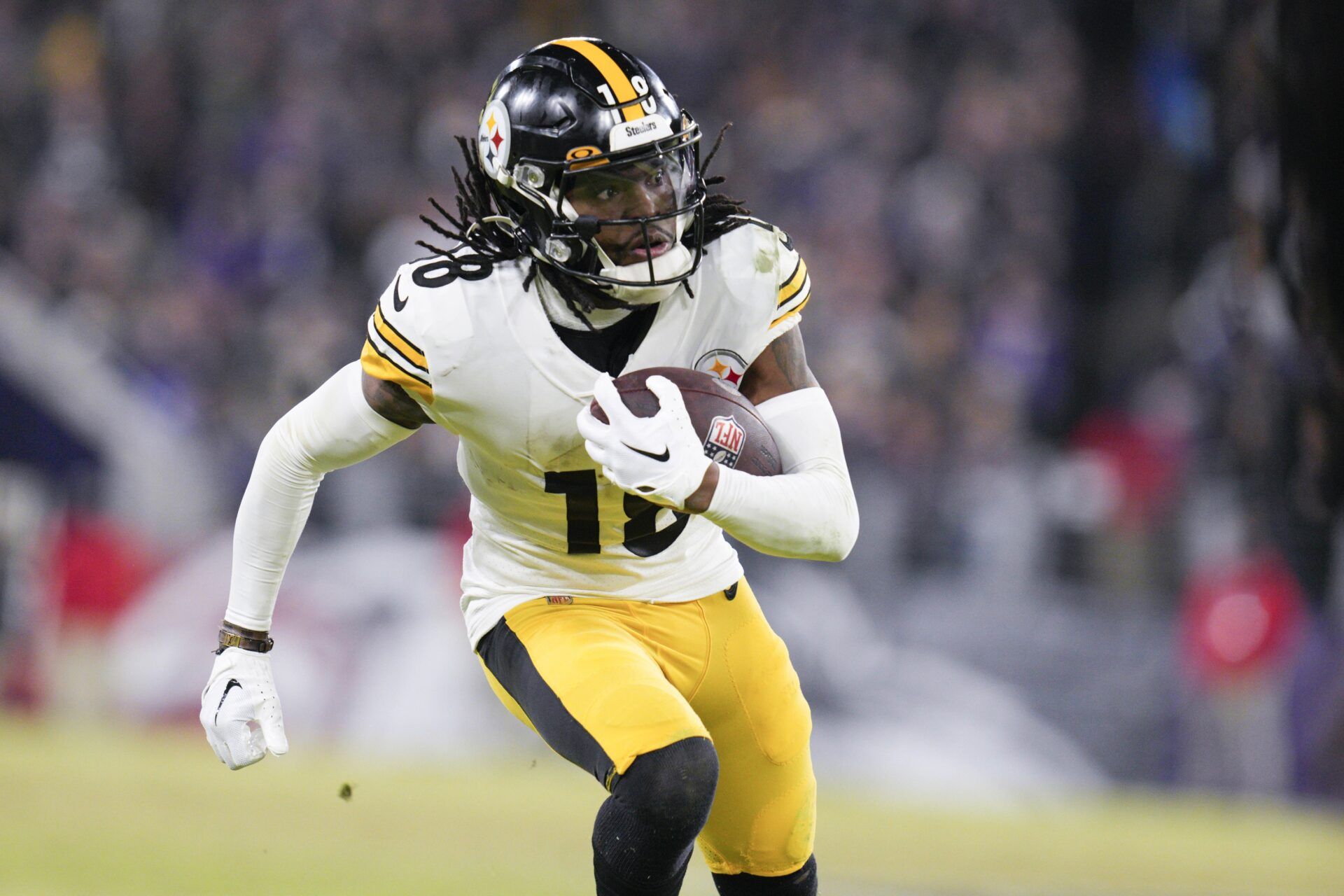 Pittsburgh Steelers wide receiver Diontae Johnson (18) runs with the ball against the Baltimore Ravens.