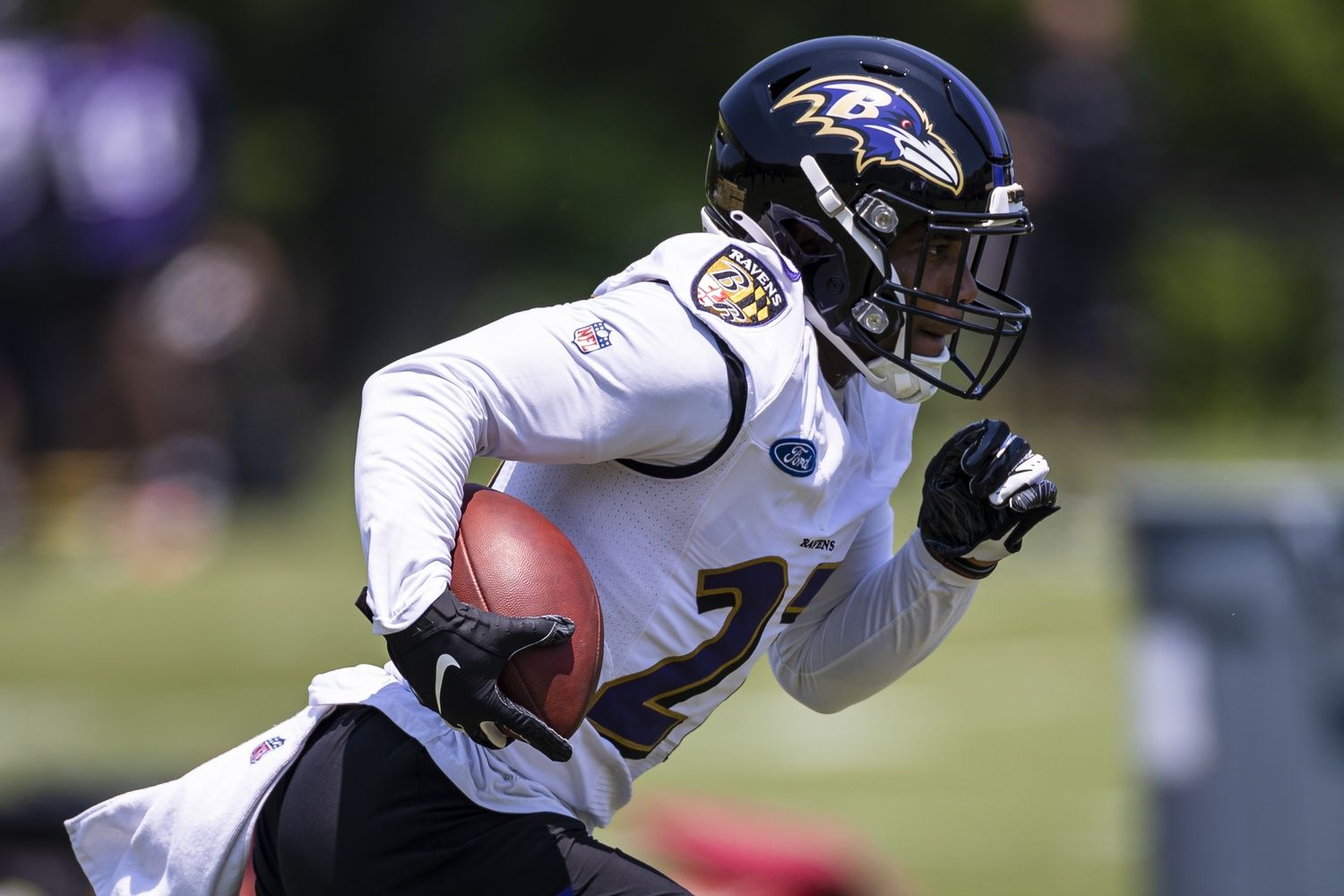 Baltimore Ravens RB J.K. Dobbins (27) practices during training camp.