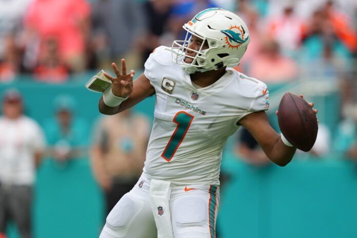 Tua Tagovailoa (1) attempts a pass against the Cleveland Browns during the second half at Hard Rock Stadium.