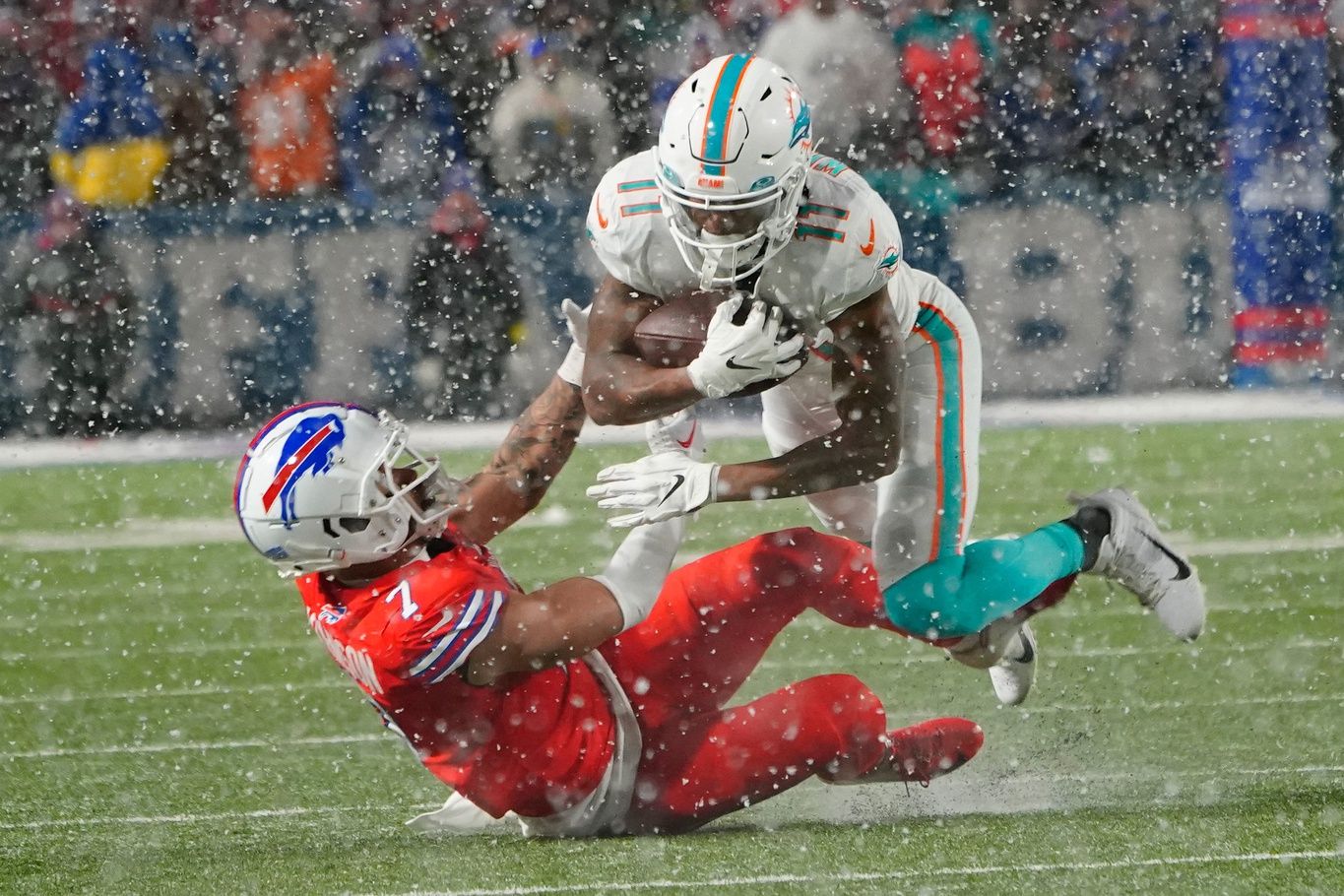 Miami Dolphins WR Cedrick Wilson Jr. (11) makes a reception against Buffalo.