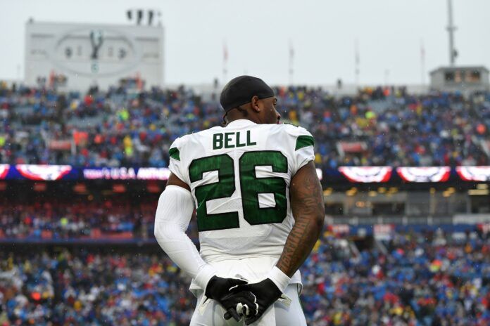 Le'Veon Bell (26) looks on during the National Anthem prior to the game against the Buffalo Bills at New Era Field.