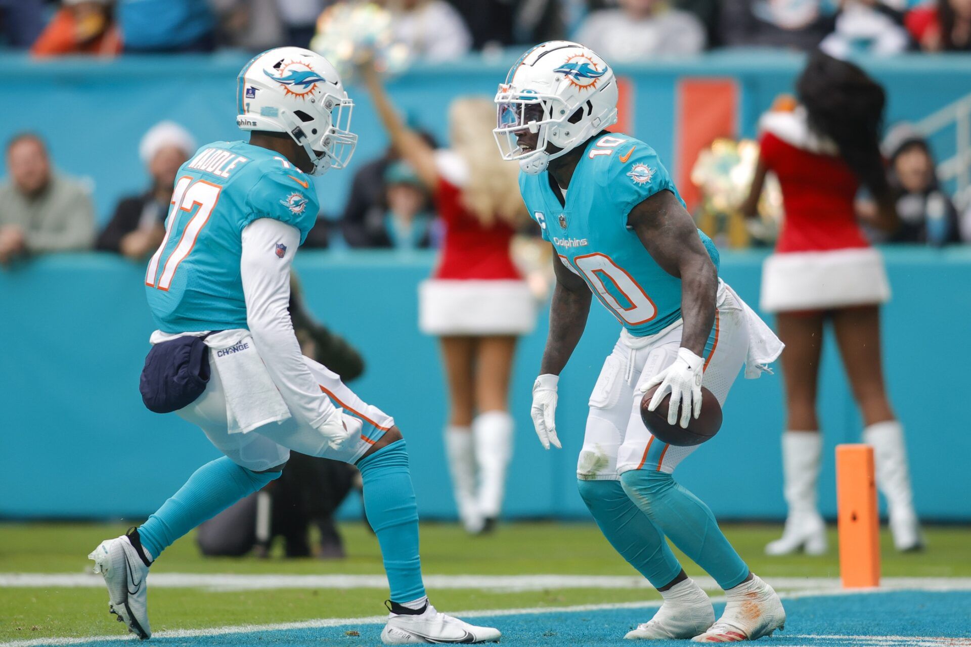 Tyreek Hill (10) celebrates with wide receiver Jaylen Waddle (17) after catching the football during the second quarter against the Green Bay Packers.