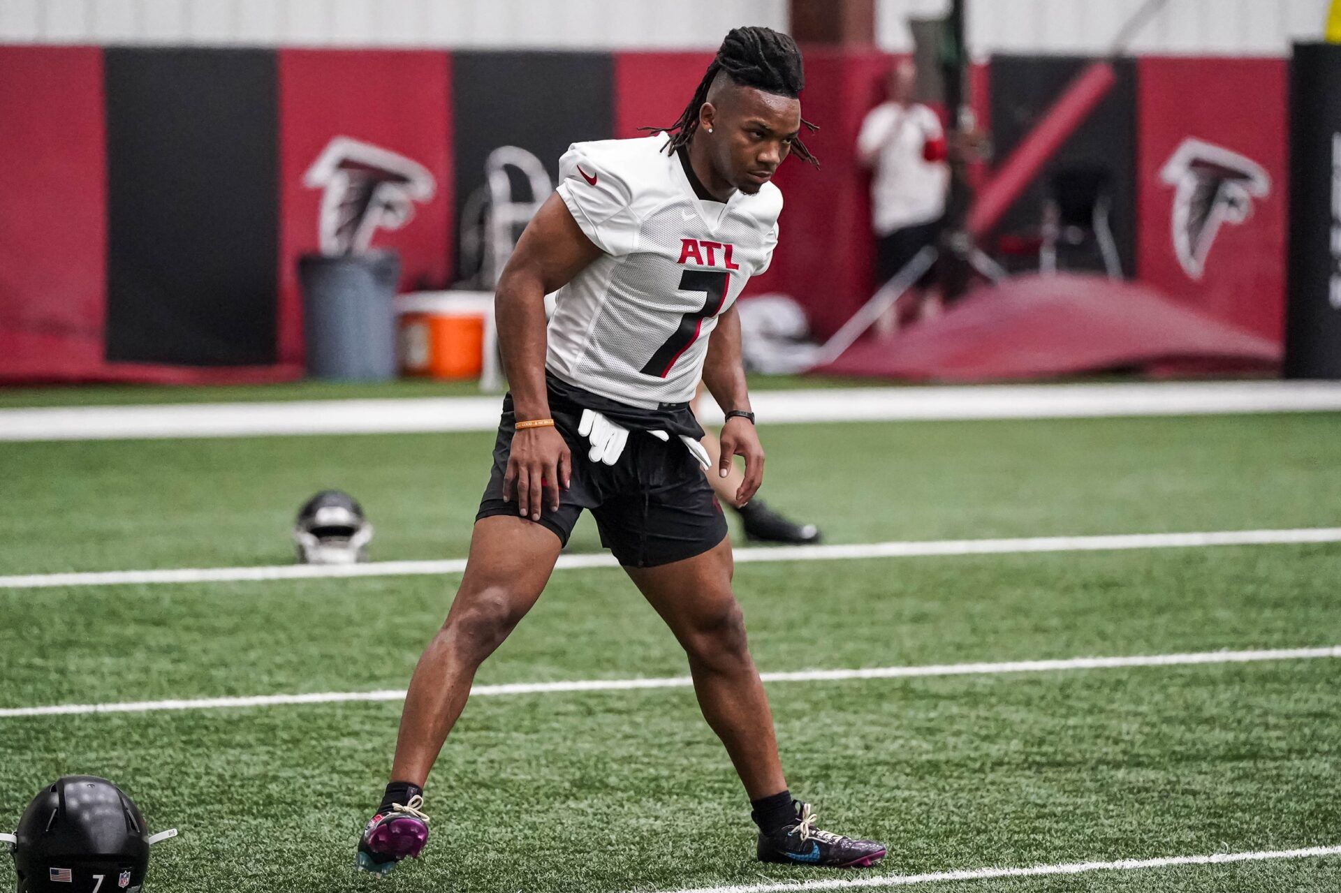 Bijan Robinson (7) shown on the field during rookie camp at IBM Performance Field.