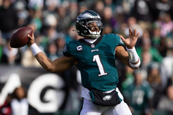 Jalen Hurts (1) passes the ball against the Tennessee Titans during the first quarter at Lincoln Financial Field.