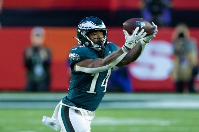 Philadelphia Eagles RB Kenneth Gainwell (14) catches a pass out of the backfield.