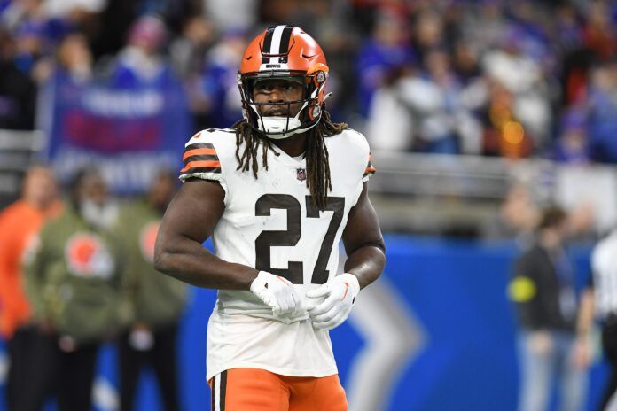 Cleveland Browns RB Kareem Hunt (27) going through pre-game warmups.