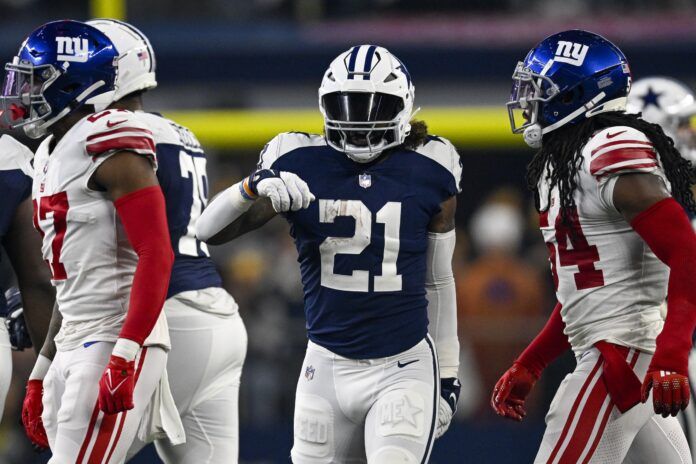 Ezekiel Elliott (21) celebrates after carrying the ball for a first down during the game between the Dallas Cowboys and the New York Giants.