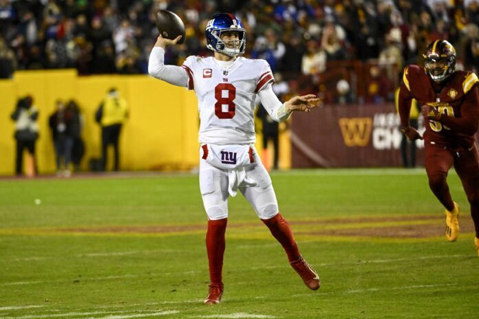 New York Giants QB Daniel Jones (8) throws a pass against Washington.