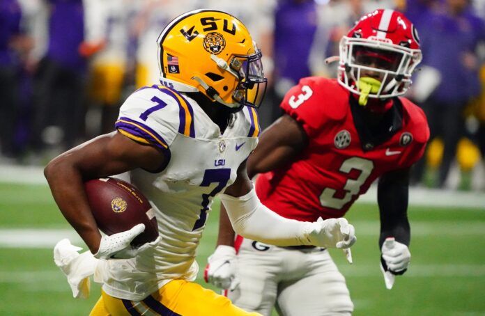 WR Kayshon Boutte runs with the ball against the Georgia Bulldogs.