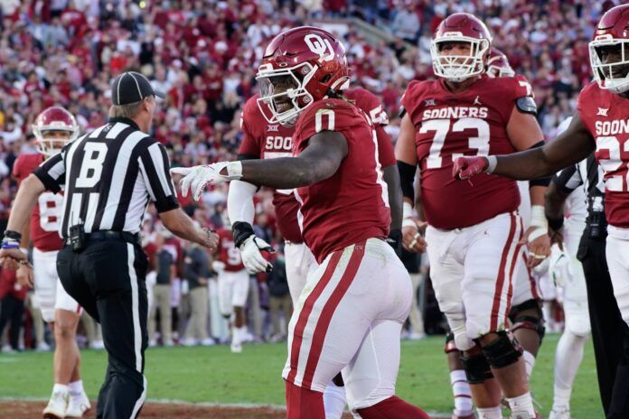 Eric Gray (0) celebrates after scoring a touchdown against the Baylor Bears during the second half at Gaylord Family-Oklahoma Memorial Stadium.