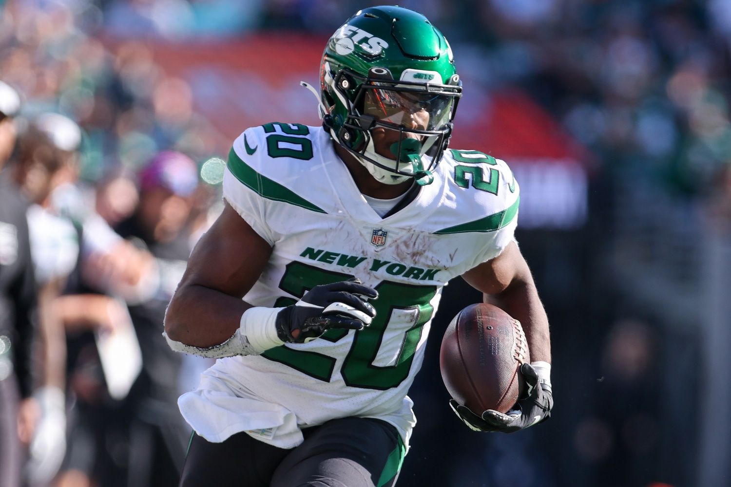 New York Jets running back Breece Hall (20) runs with the ball against the Miami Dolphins during the second half at MetLife Stadium.