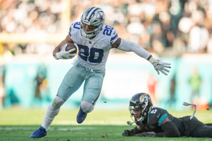 Tony Pollard (20) runs with the ball against the Jacksonville Jaguars in the fourth quarter at TIAA Bank Field.