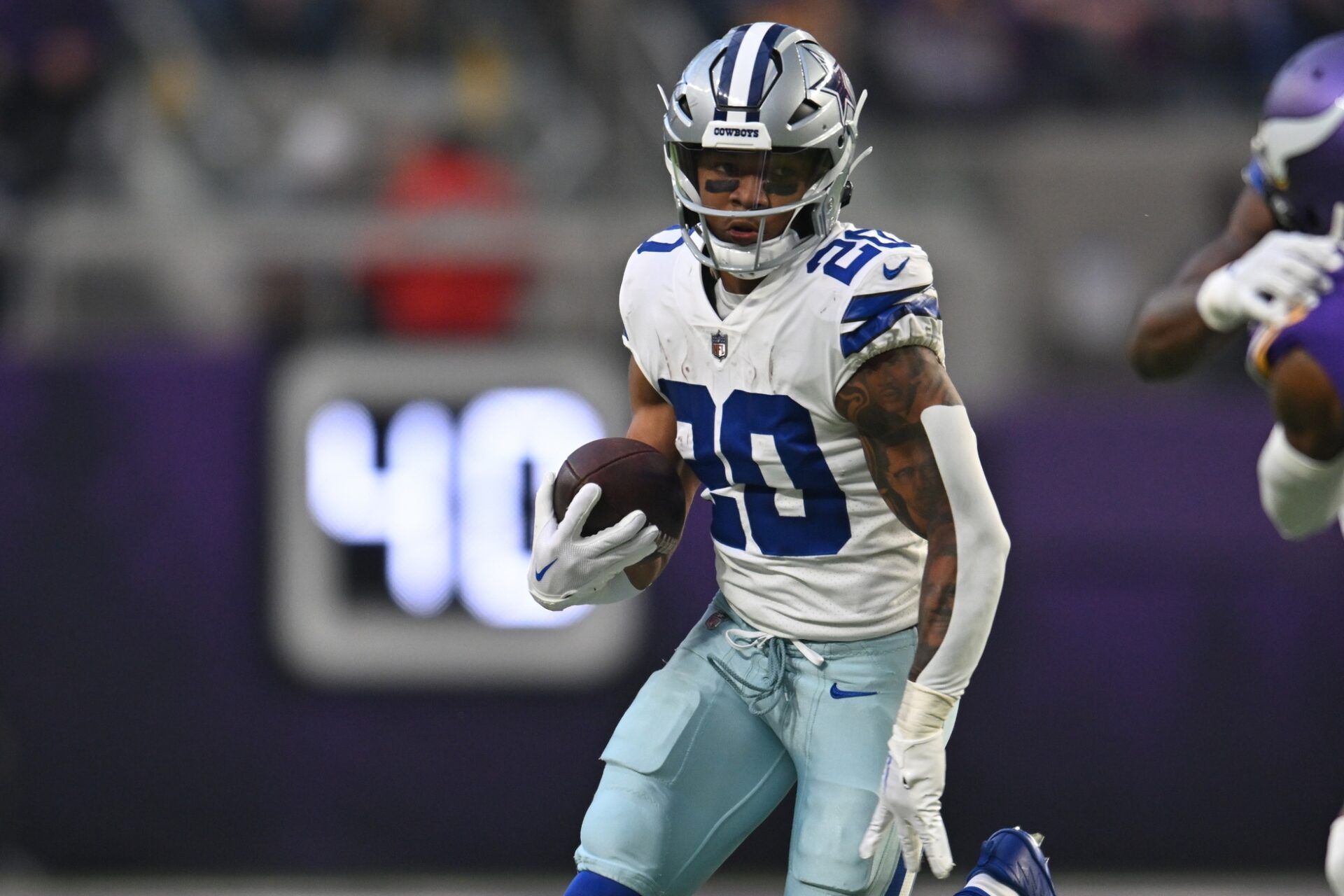 Tony Pollard (20) in action during the game against the Minnesota Vikings at U.S. Bank Stadium.