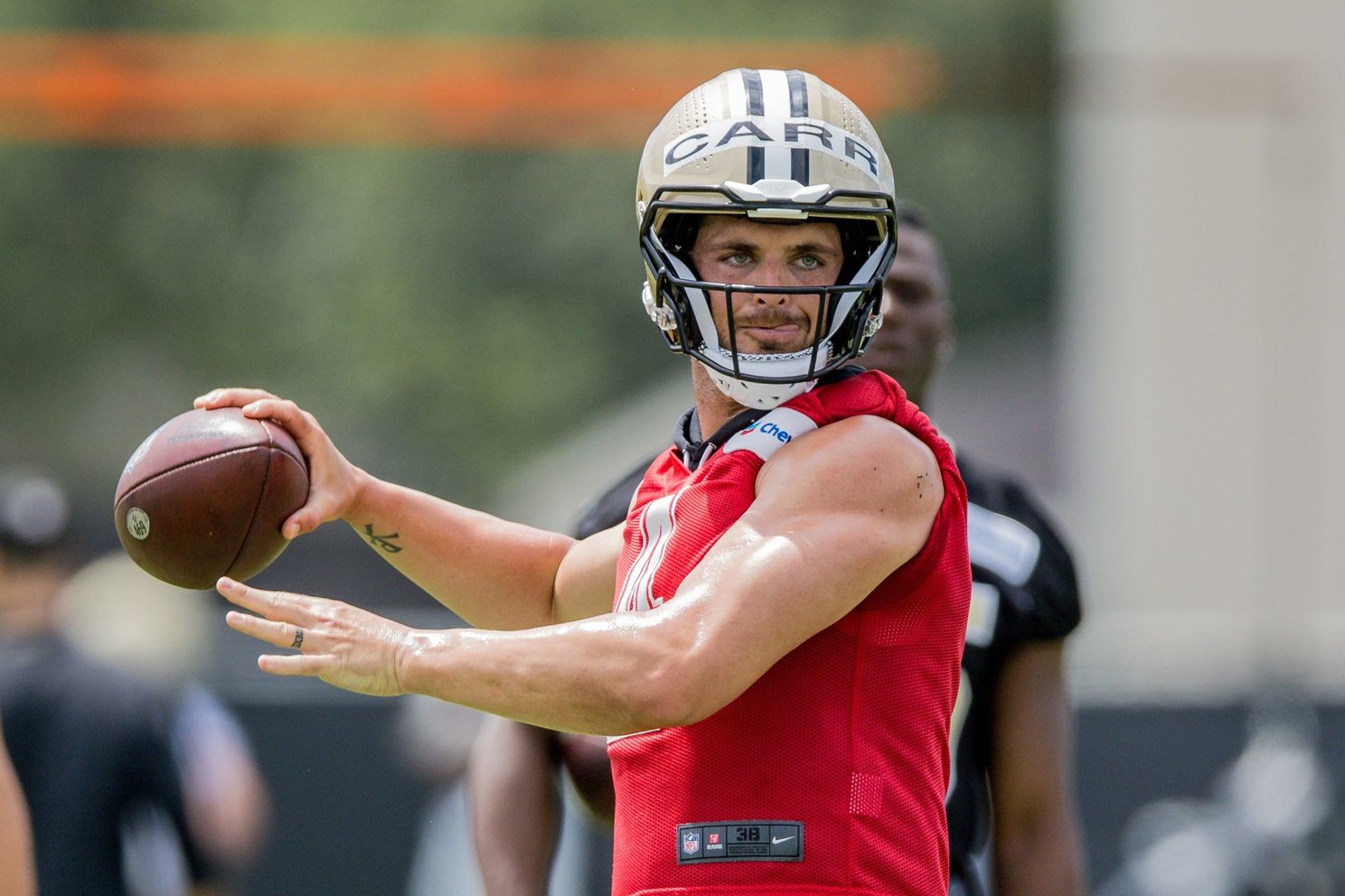 New Orleans Saints QB Derek Carr (4) throws the ball during minicamp.