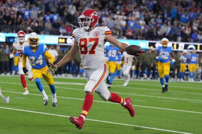 Kansas City Chiefs TE Travis Kelce (87) runs into the end zone for a touchdown against the Los Angeles Chargers.