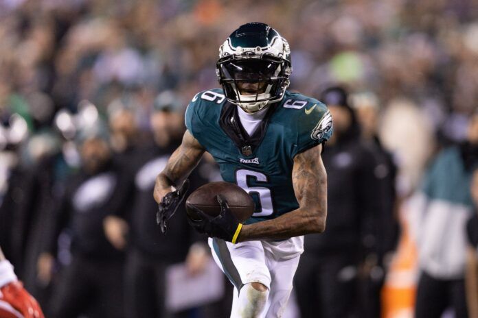 DeVonta Smith (6) runs with the ball against the New York Giants during an NFC divisional round game at Lincoln Financial Field.