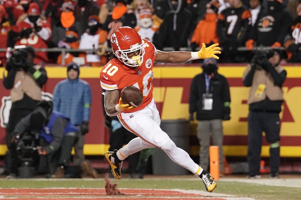 Kansas City Chiefs RB Isiah Pacheco (10) runs the ball against the Cincinnati Bengals during the AFC Championship Game.