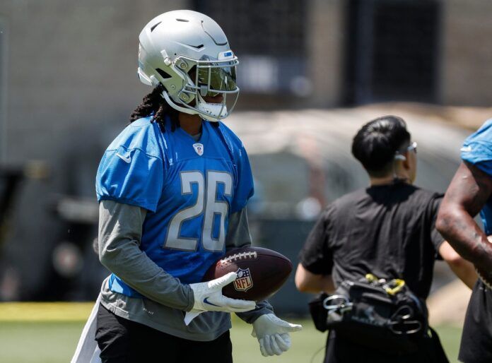 Jahmyr Gibbs (26) practices during OTAs at Detroit Lions headquarters.