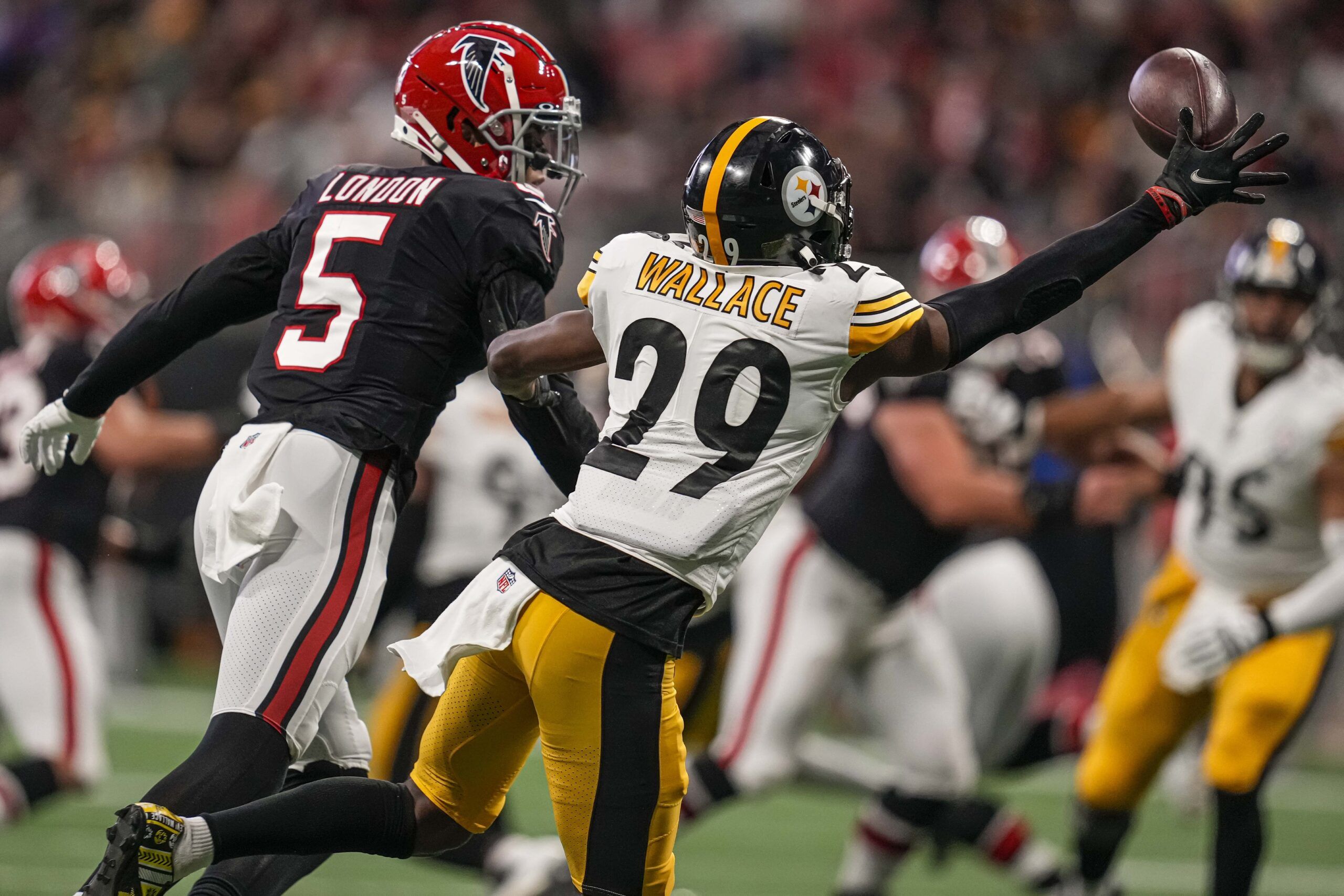 Levi Wallace (29) deflects a pass against Atlanta Falcons wide receiver Drake London (5) during the first half at Mercedes-Benz Stadium.