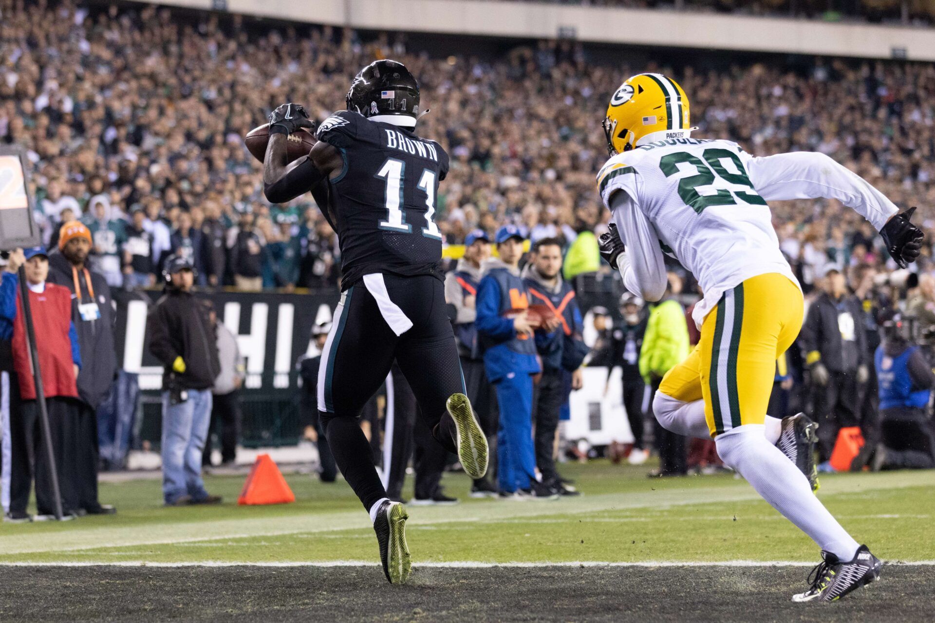 Philadelphia Eagles WR A.J. Brown (11) catches a touchdown pass against the Green Bay Packers.